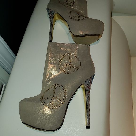 Machi Stiletto Jewel Studded Ankle Platform Bootie - Picture 3 of 7